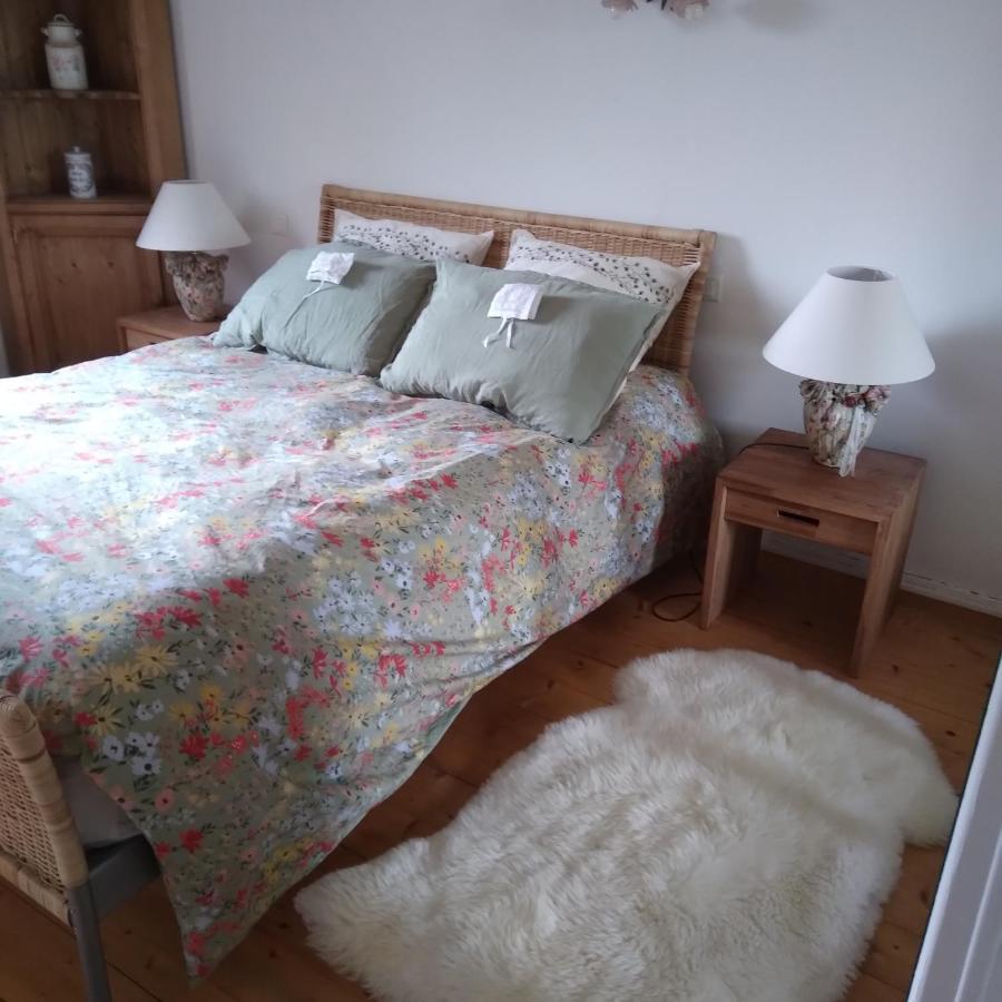 Les Dames De La Saugiat Bed & Breakfast Le Fied Екстериор снимка