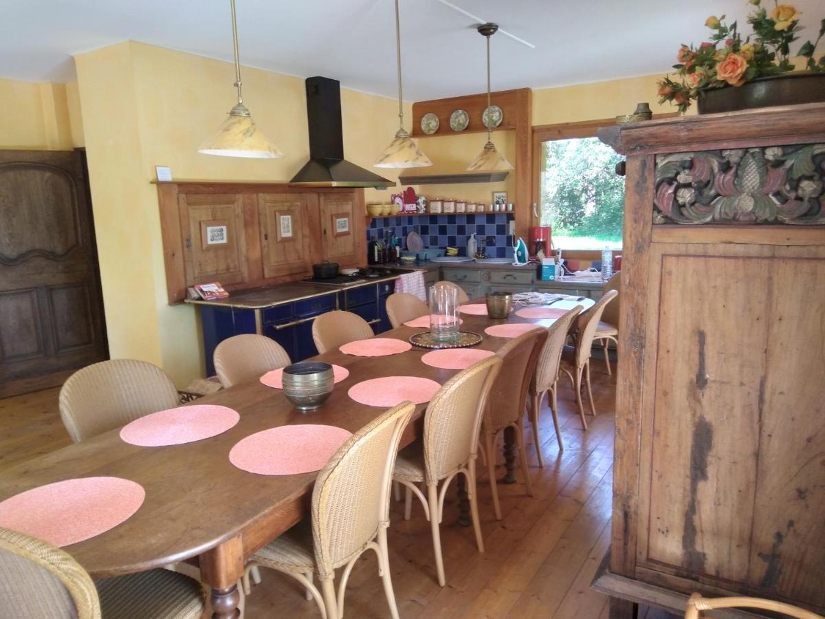 Les Dames De La Saugiat Bed & Breakfast Le Fied Екстериор снимка