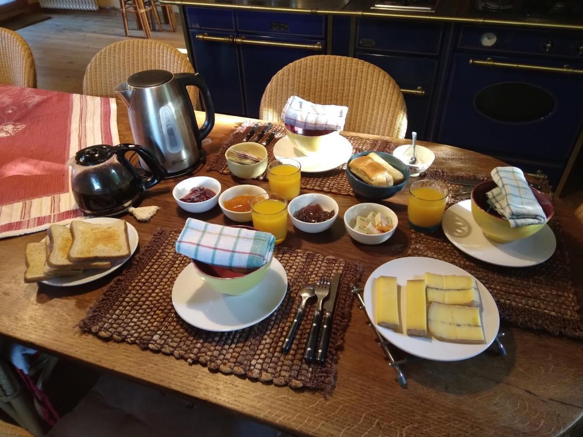 Les Dames De La Saugiat Bed & Breakfast Le Fied Екстериор снимка