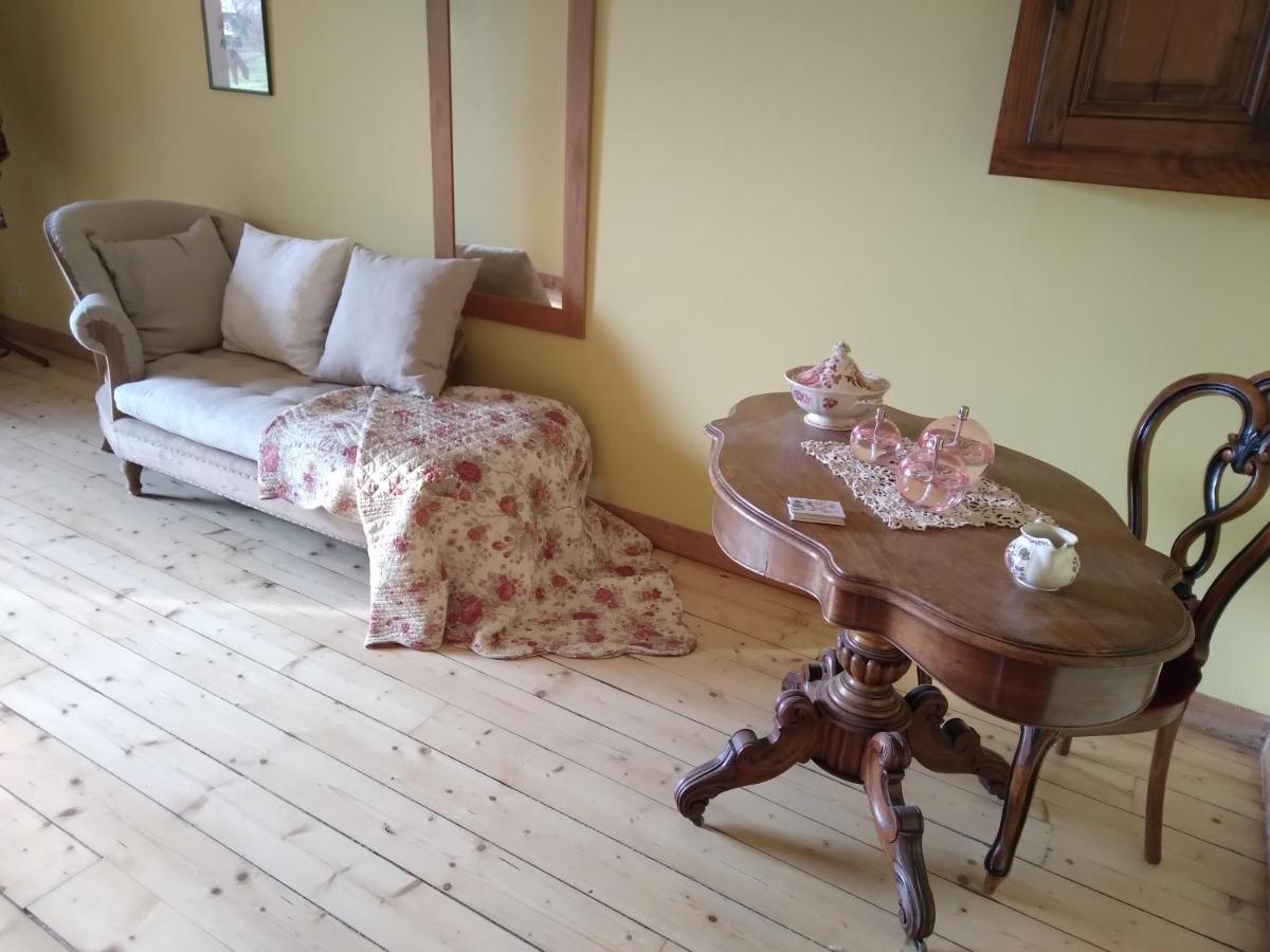 Les Dames De La Saugiat Bed & Breakfast Le Fied Екстериор снимка
