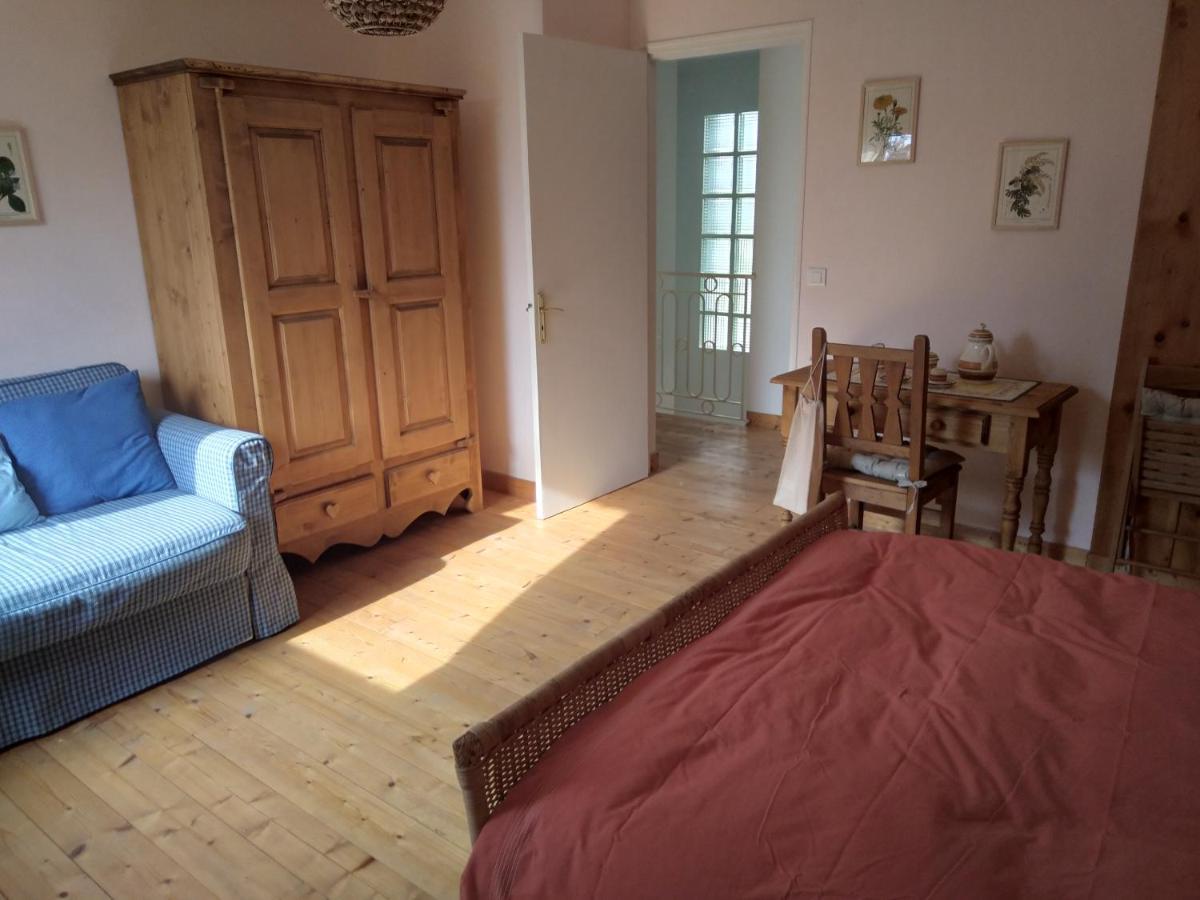 Les Dames De La Saugiat Bed & Breakfast Le Fied Екстериор снимка