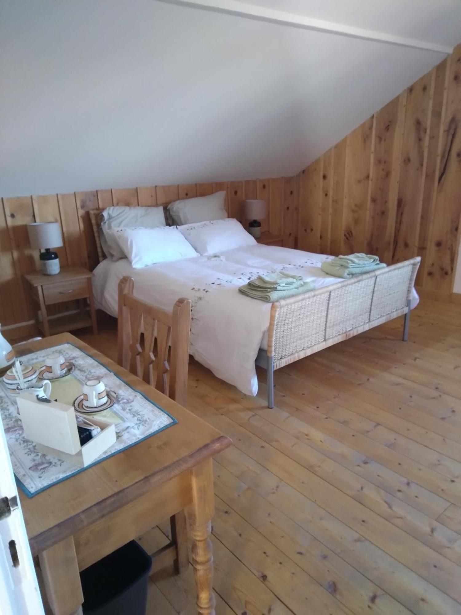 Les Dames De La Saugiat Bed & Breakfast Le Fied Екстериор снимка